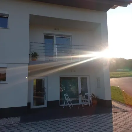 Apartment Dalija - Cosy Apartment & Rooms With Massage Studio * Podcetrtek