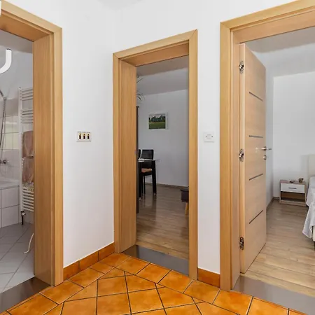 Apartment Dalija - Cosy Apartment & Rooms With Massage Studio Podcetrtek