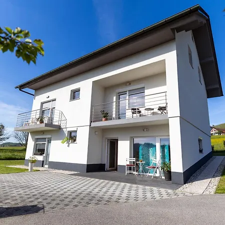 Apartment Dalija - Cosy Apartment & Rooms With Massage Studio * Podcetrtek