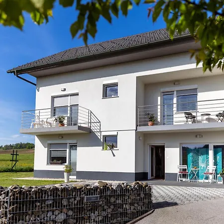 Apartment Dalija - Cosy Apartment & Rooms With Massage Studio Podcetrtek