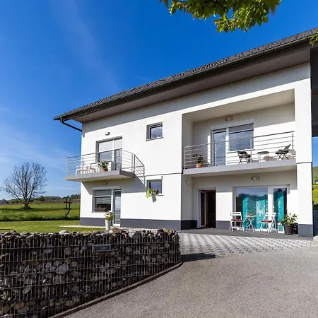 Apartment Dalija - Cosy Apartment & Rooms With Massage Studio Podcetrtek