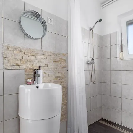 Apartment Dalija - Cosy Apartment & Rooms With Massage Studio Podcetrtek