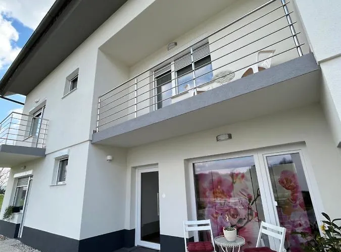 Dalija - Cosy & With Massage 아파트