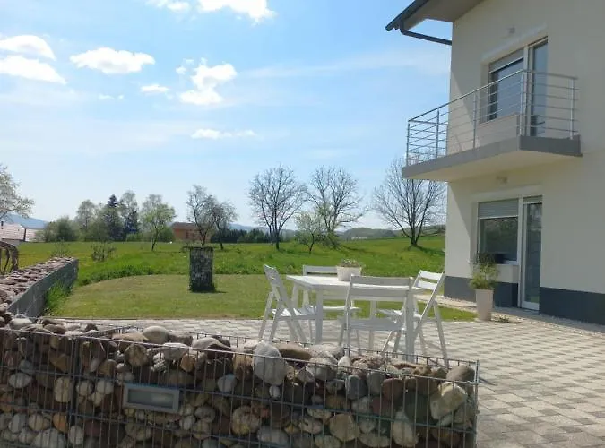 Dalija - Cosy & With Massage 포드체트르테크