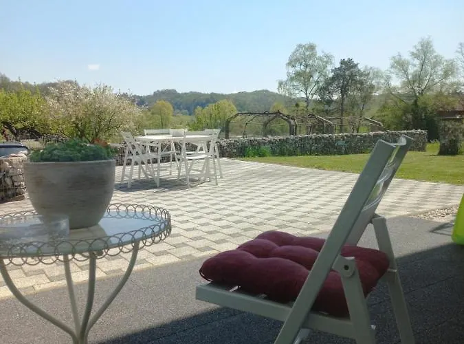 Dalija - Cosy & With Massage